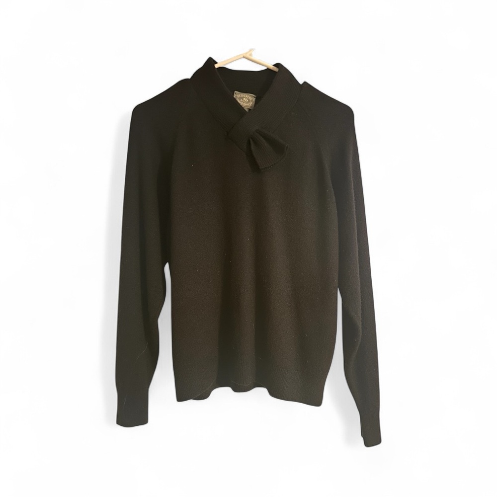 Elegant black sweater for women